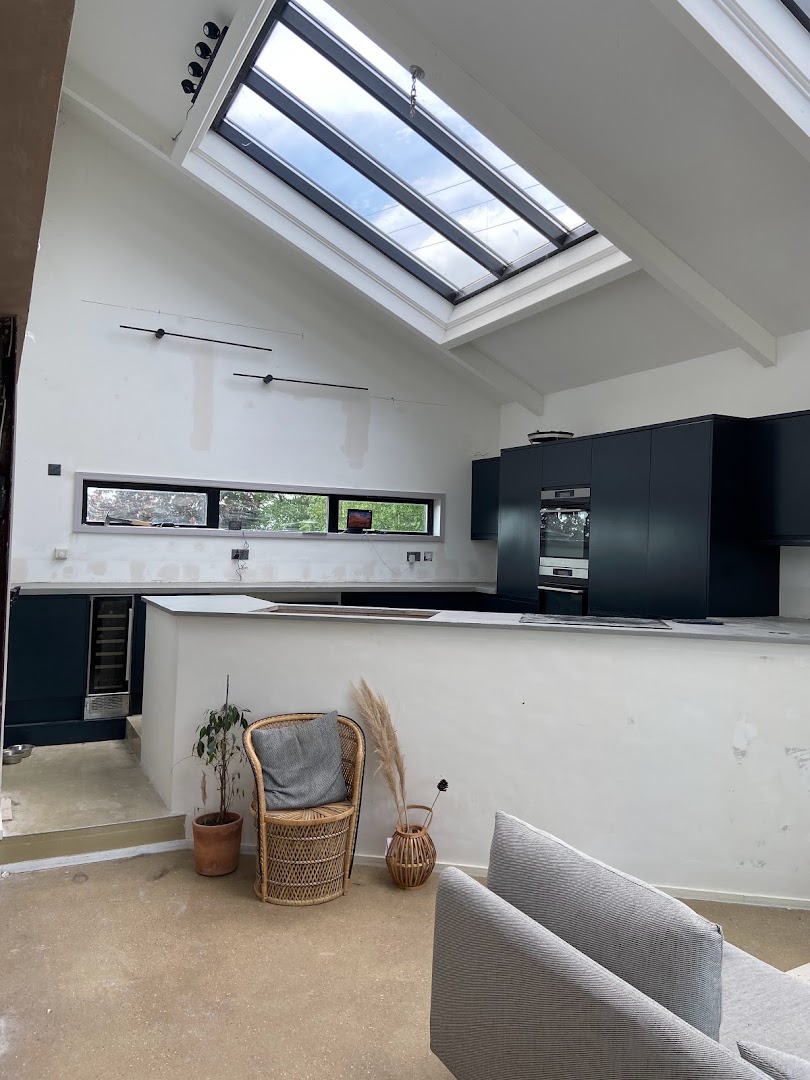 NO JOB 2 SMALL PAINTER AND DECORATOR · Photos 13