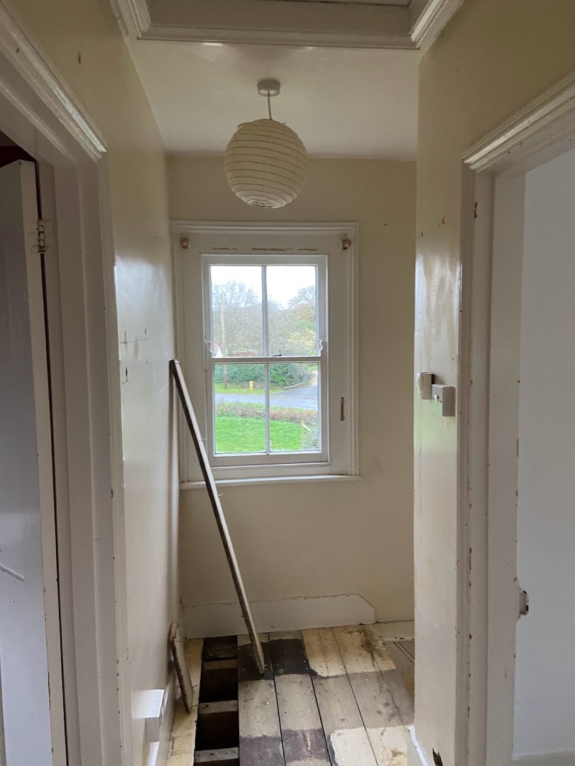 NO JOB 2 SMALL PAINTER AND DECORATOR · Photos 15