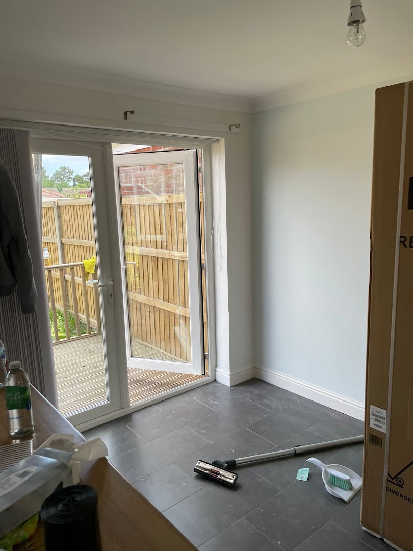 NO JOB 2 SMALL PAINTER AND DECORATOR · Photos 7