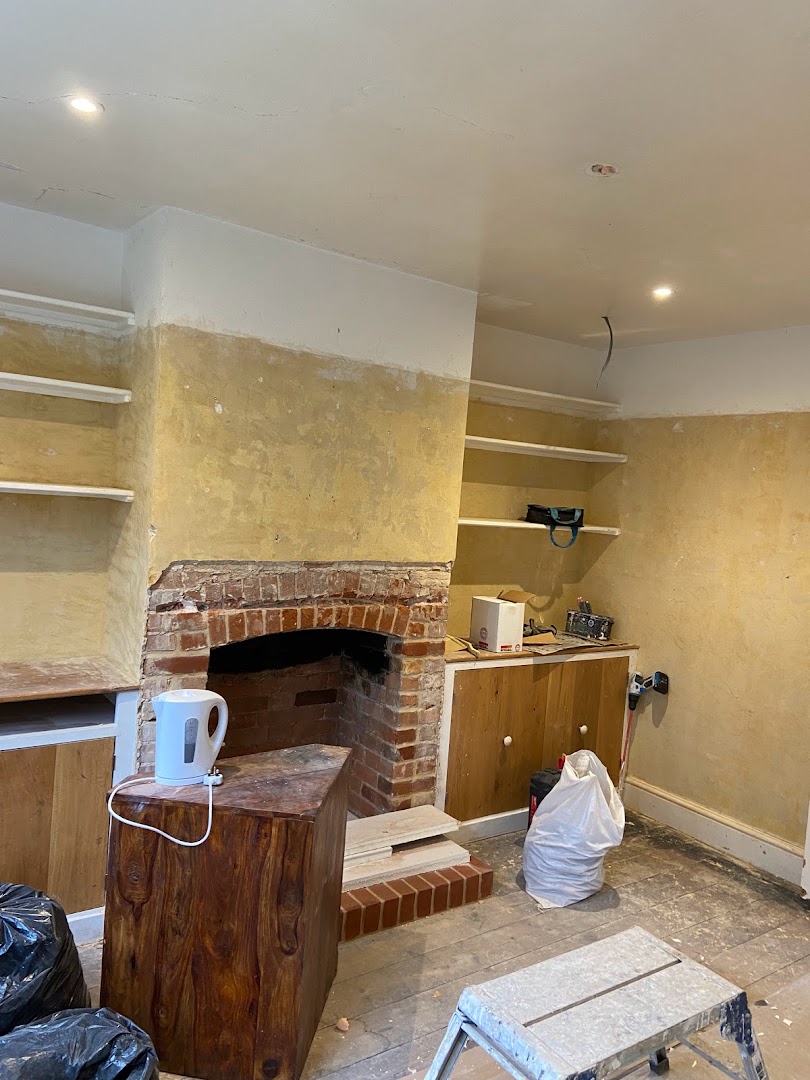 NO JOB 2 SMALL PAINTER AND DECORATOR · Photos 6