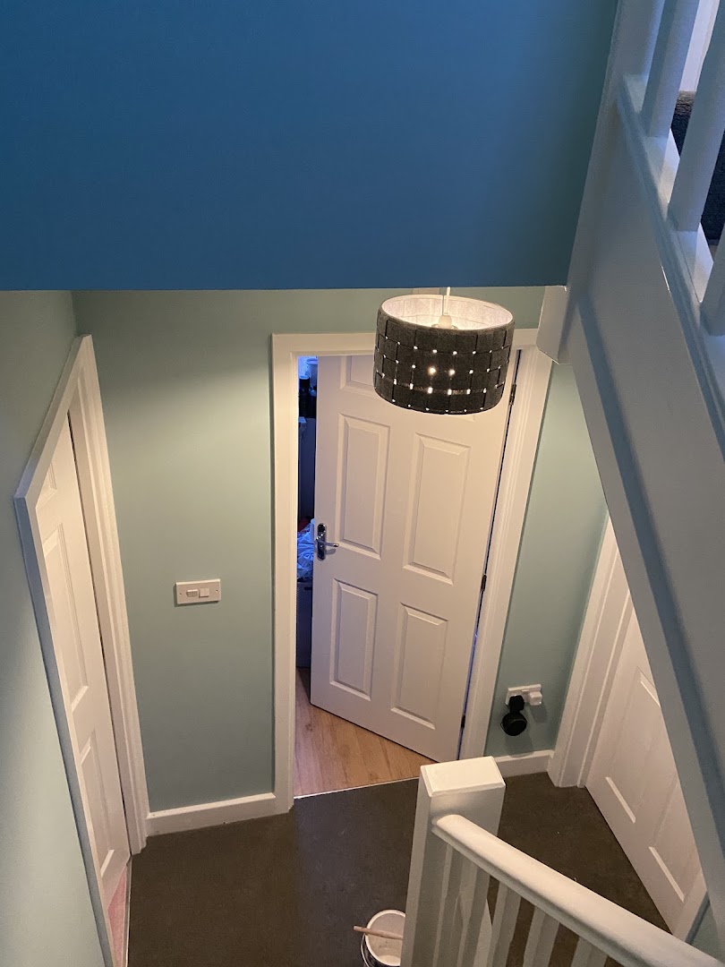 NO JOB 2 SMALL PAINTER AND DECORATOR · Photos 2